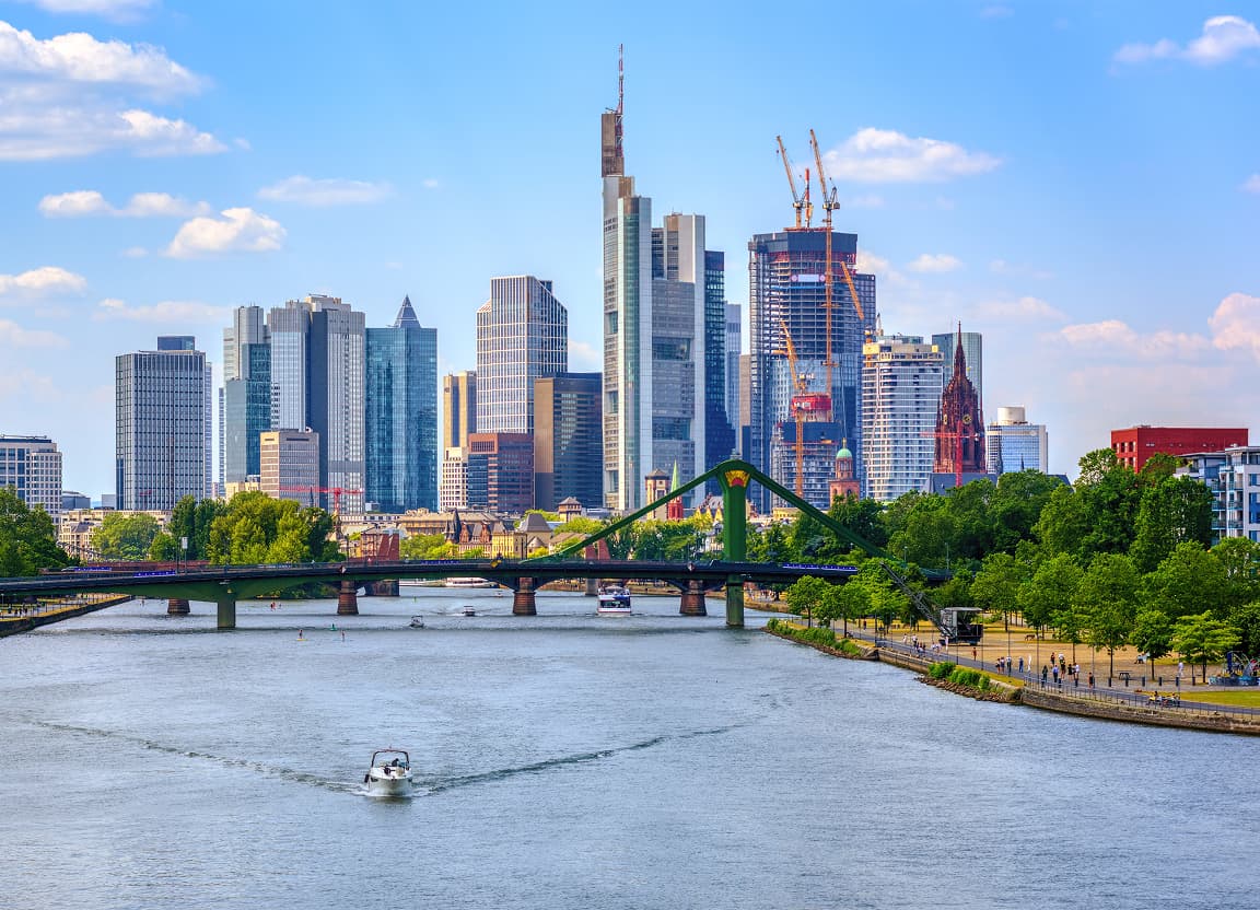 Frankfurter Skyline über den Main